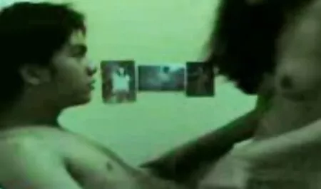 Il ragazzo mamme troie film è venuto a vedere la ragazza e le ha sbattuto il culo.