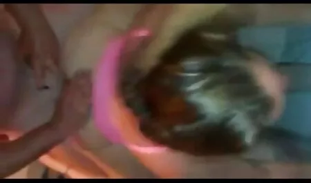 Il ragazzo in il auto porno mamme troie cazzo un nero ragazza,