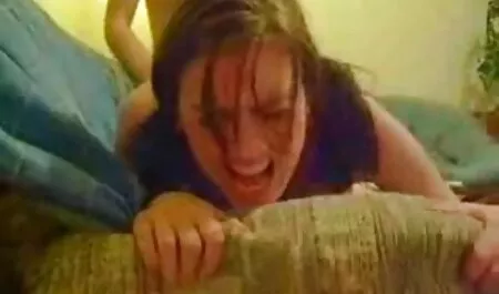 Gemendo film porno mamme troie krala cercando un giocattolo