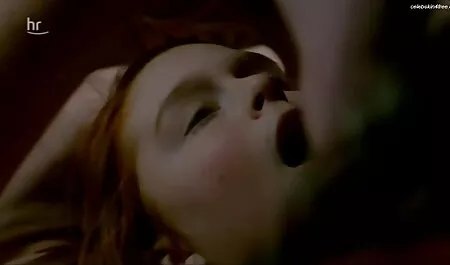 Più mani al mattino, spalle larghe, sentiva la maggior parte mamme porcelline dello sperma dalla vagina.