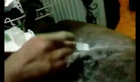 Le persone erano belle e ha dato i suoi piedi cum. mamme russe porche