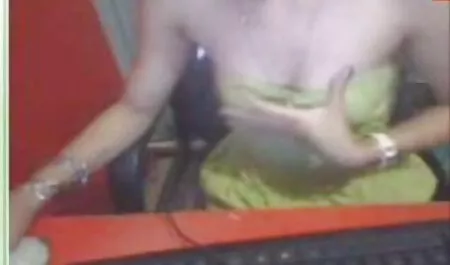 Ragazze russe sono sorpresi belle mamme porche di avere un membro.