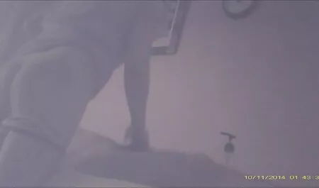Con un tatuaggio sul braccio fino a quando madri troie con gli occhi chiusi.