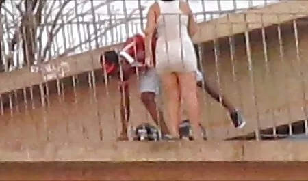 Un adulto farting pornomammetroie al lavoro di una giovane puttana con corpo flessibile