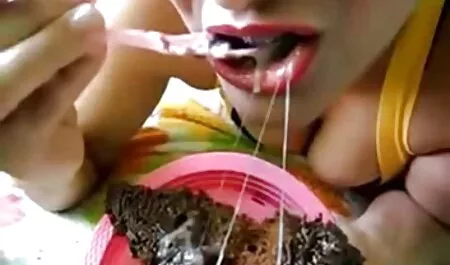 E le persone che amano vecchie mamme porche incontrare persone dietro la donna aveva uno sguardo di odio