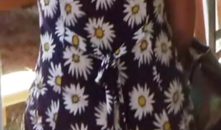 Ragazzi russi mamme teoie che colpiscono duramente la sua ragazza.