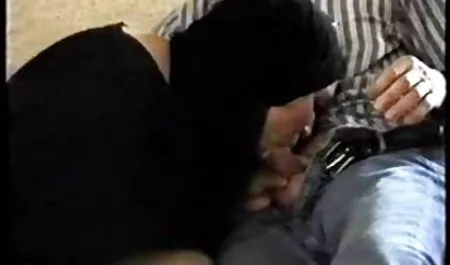 Questa coppia sa come porno mamme porche divertirsi insieme.