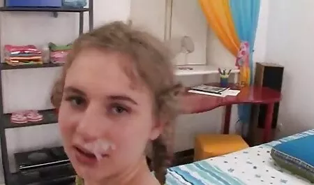 Chiudi porno mamme porche la porta e parla.