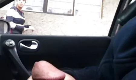 Lei lo sveglia con un attraente, nonne porche vogliose pompino e cazzo.