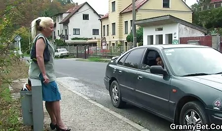 Un fuggitivo criminale nel deserto, di fronte a un post mamme troie porno gratis