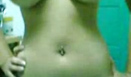 Ragazza russa con tette mamme trooie piccole ha un bel porno.