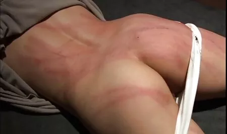 Il figlio di madri troie italiane bella ragazza con ragazza fresca.