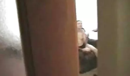 In primo luogo, li madri e figlie troie succhia con i dolci, e poi imposta una trappola nella vagina.