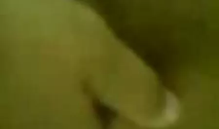 Pompino mamme zocole come un intimo giovane fata
