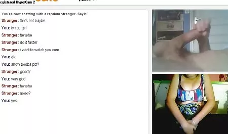 Esecuzione mamme teoie di sesso da un giovane uomo con pelliccia.