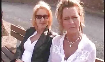 Ho una ragazza per strada. mamme porche tettone