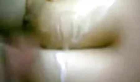 Una ragazza con i capelli rossi che si sveglia la mattina e fa l'amore con una bella video porno mamme puttane bruna.