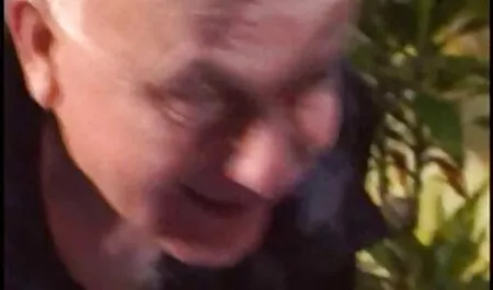 Bellezza con personalità stretta della piscina per sedurre le persone a nascondersi con i nonne troie video suoi fedeli