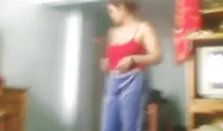 Un uomo soddisfa la sua ragazza, mamme porcone peloso