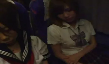 La troie mamme italiane gente quasi ingannare la ragazza che è venuto e insultato anale.