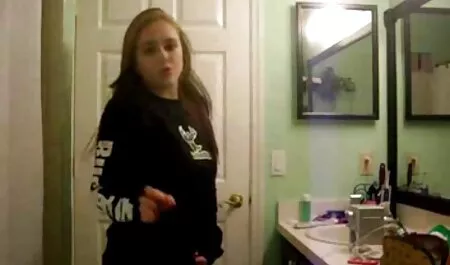 Snello ragazza troie mamme si sveglia con un ragazzo carezze