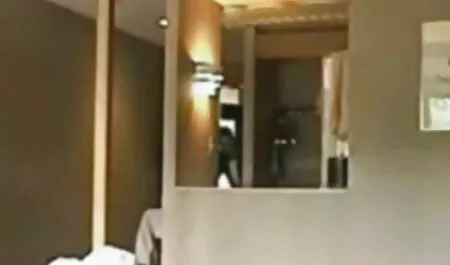 Bella padrona russa serve cavo vecchie mamme troie