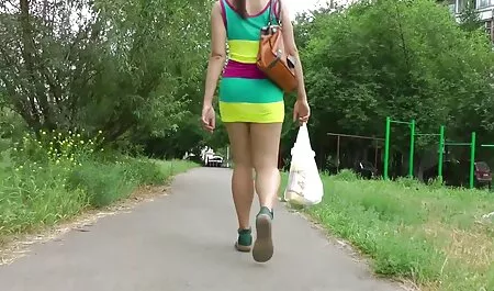 Un russo mangia una ragazza ubriaca. mamme trpie