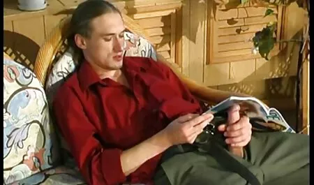 Figlio guardando una varietà di posizioni di film porno mamme troie calze nere