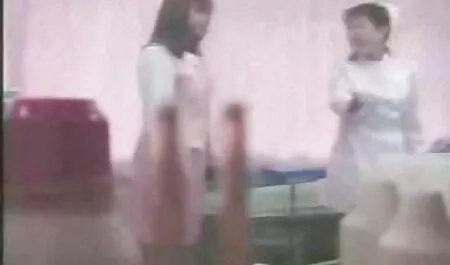 Ha messo sul pene, mamme anziane troie e venire con esso