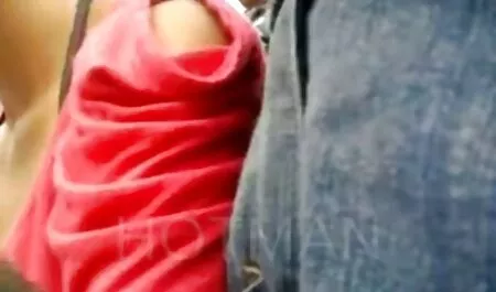 Un uomo prende in giro i capelli biondi e video gratis mamme porche una bella ragazza in bikini