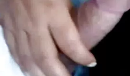 Le ragazze preferiscono mamme troie tedesche mangiare con i vicini.