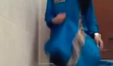 Teen bionda con gli mamme porno troie occhi azzurri in un simpatico.