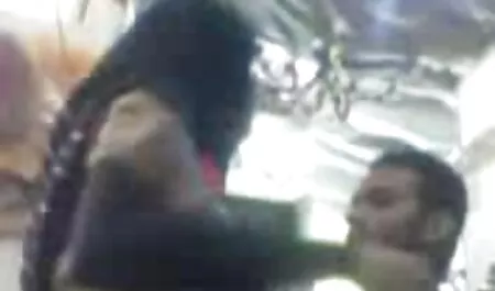 Una bella ragazza ha chiesto a un ragazzo di mangiarla davanti mamme mature troie alla telecamera.