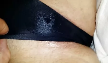 Un uomo mamme e figlie porche non resiste alla tentazione di rompere i capelli così eccitanti nel culo